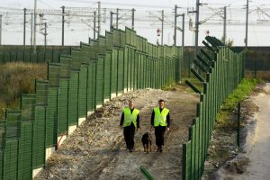 French Fence Out Migrants